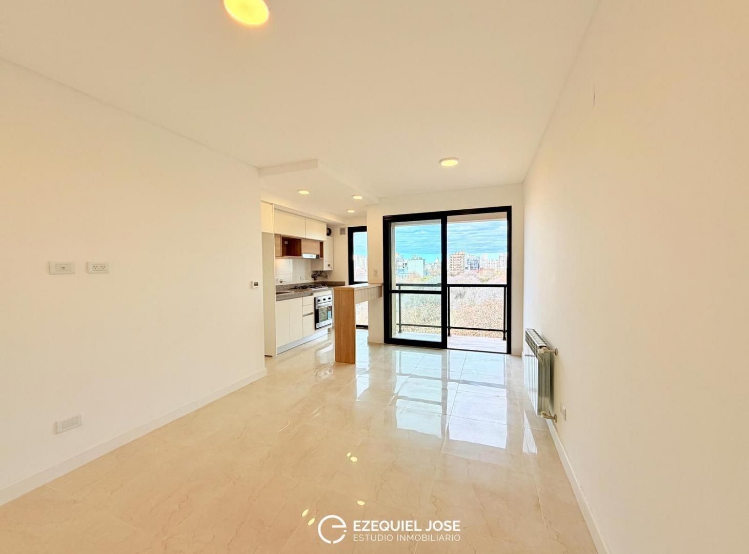 Foto de VENTA - Semipiso 2 Ambientes Premium | Vista Abierta a Plaza | Suite, imagen 2
