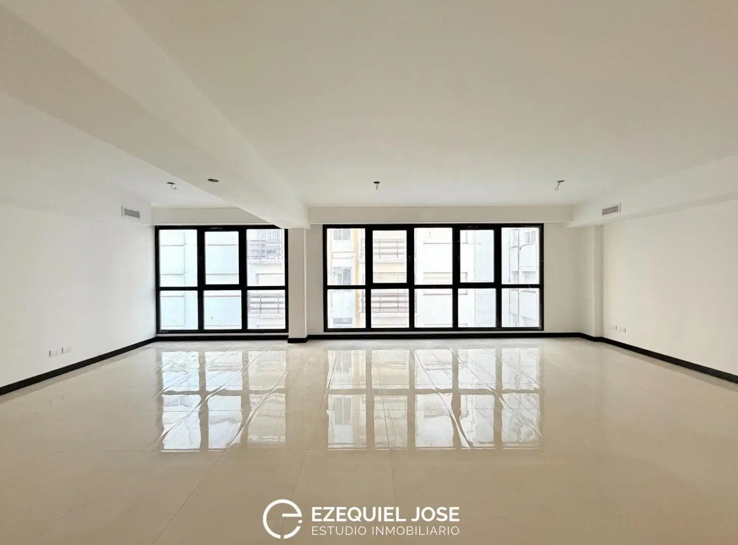 ALQUILER 24 MESES - OFICINA COMERCIAL C/COCHERA - Centro Mar del Plata 2