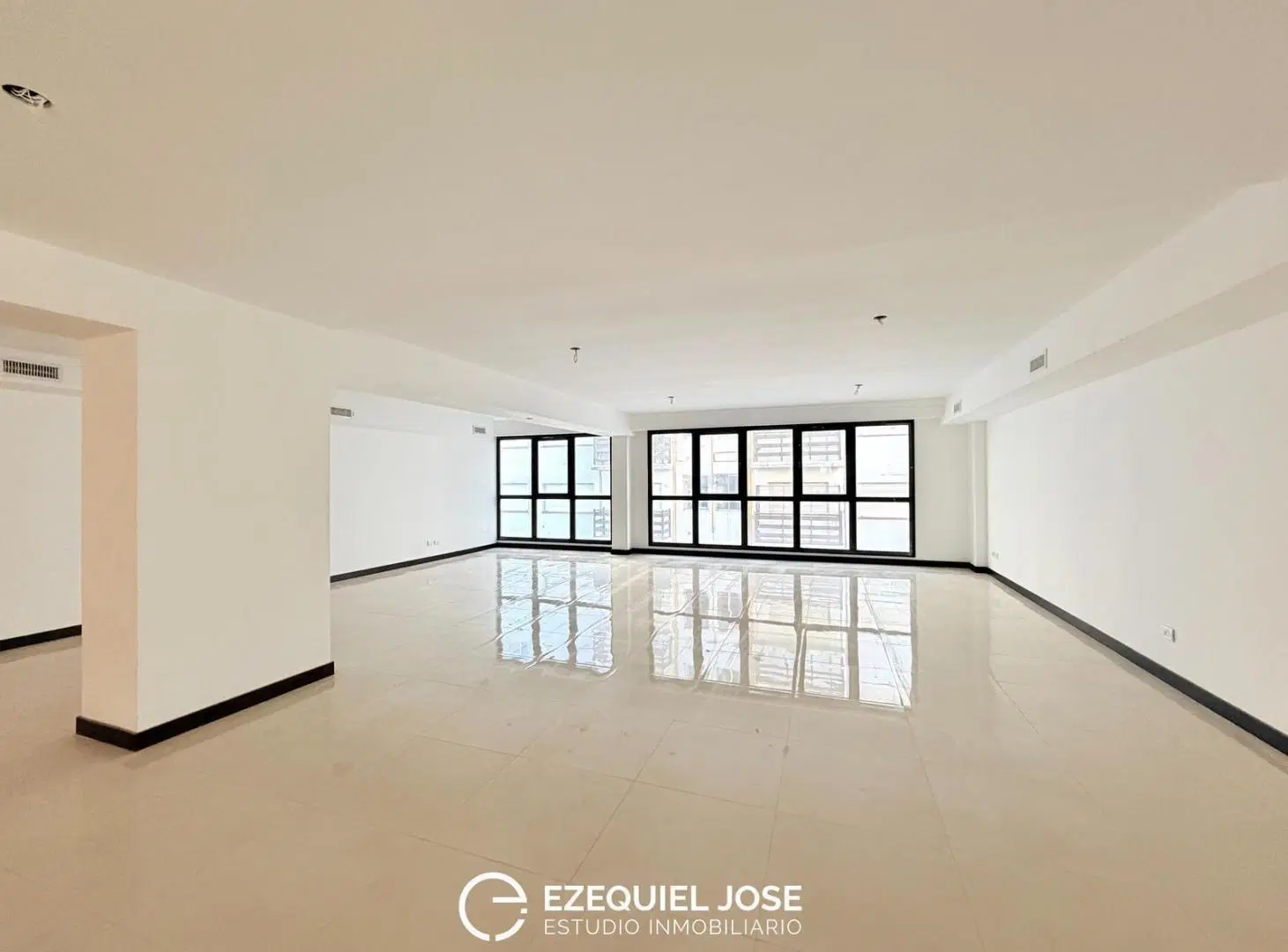 ALQUILER 24 MESES - OFICINA COMERCIAL C/COCHERA - Centro Mar del Plata 5