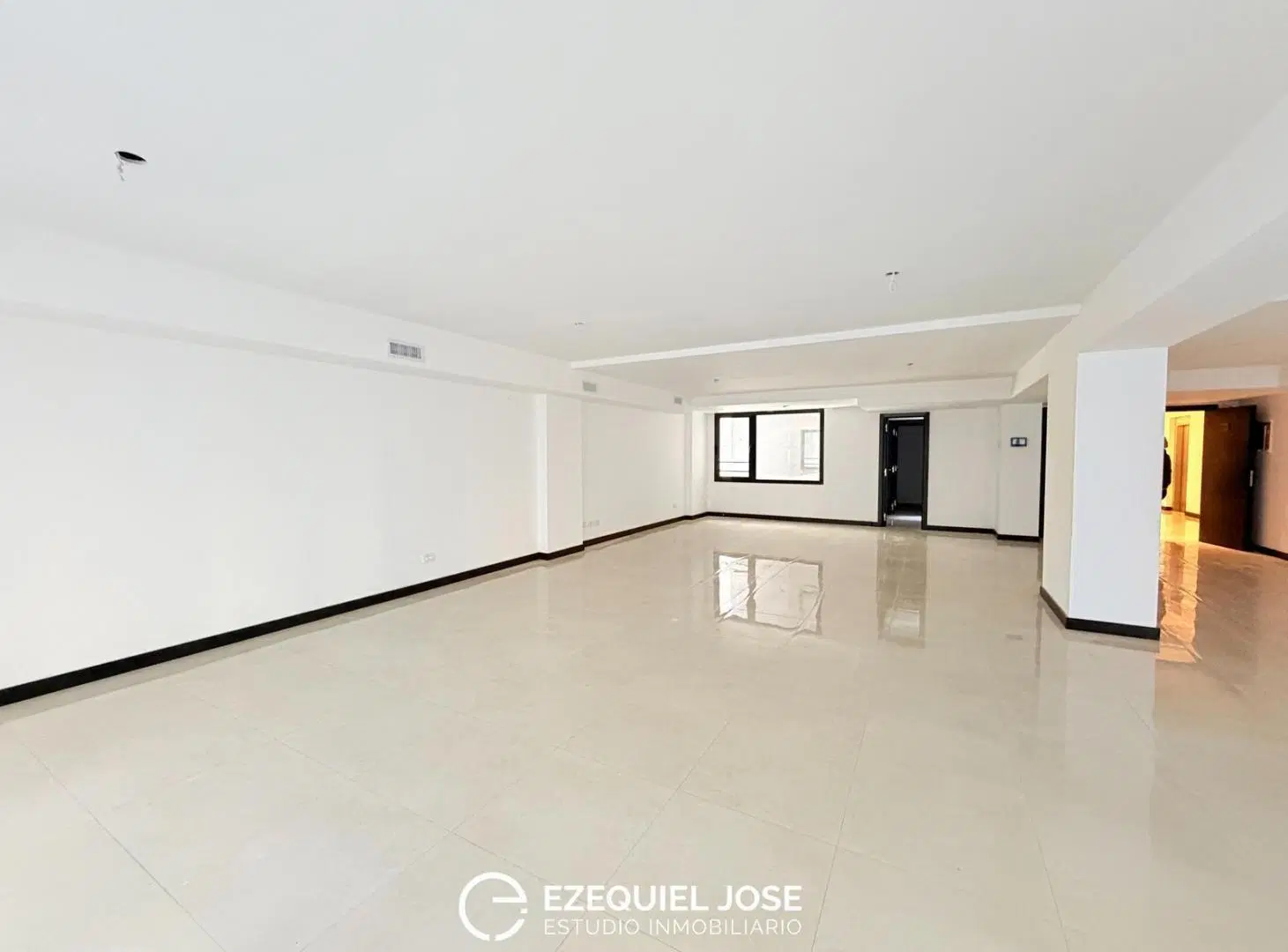 ALQUILER 24 MESES - OFICINA COMERCIAL C/COCHERA - Centro Mar del Plata 3