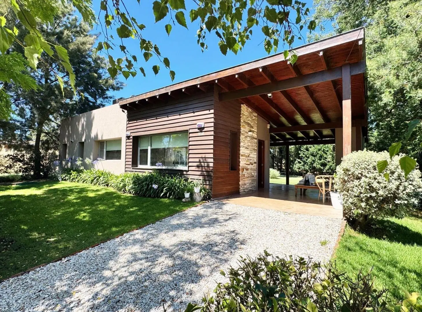 VENTA - Casa 4 Ambientes c/Jardin y Parrilla - Acantilados 5