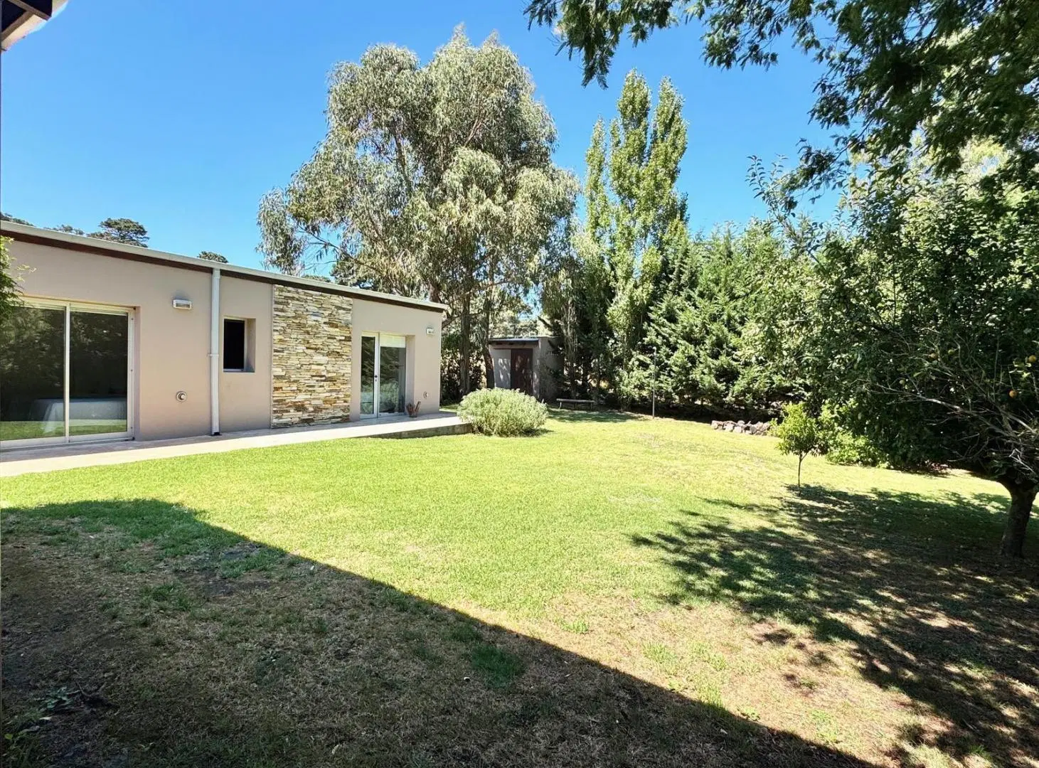 VENTA - Casa 4 Ambientes c/Jardin y Parrilla - Acantilados 3