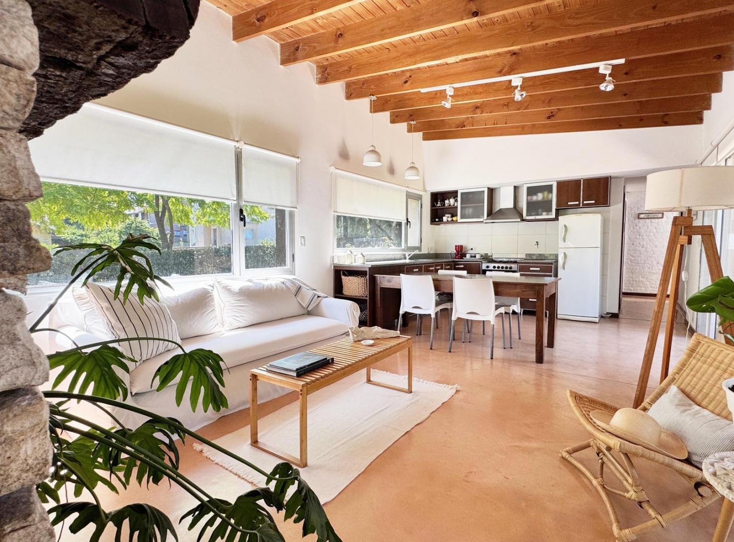 Foto de VENTA - Casa 4 Ambientes c/Jardin y Parrilla - Acantilados, imagen 4