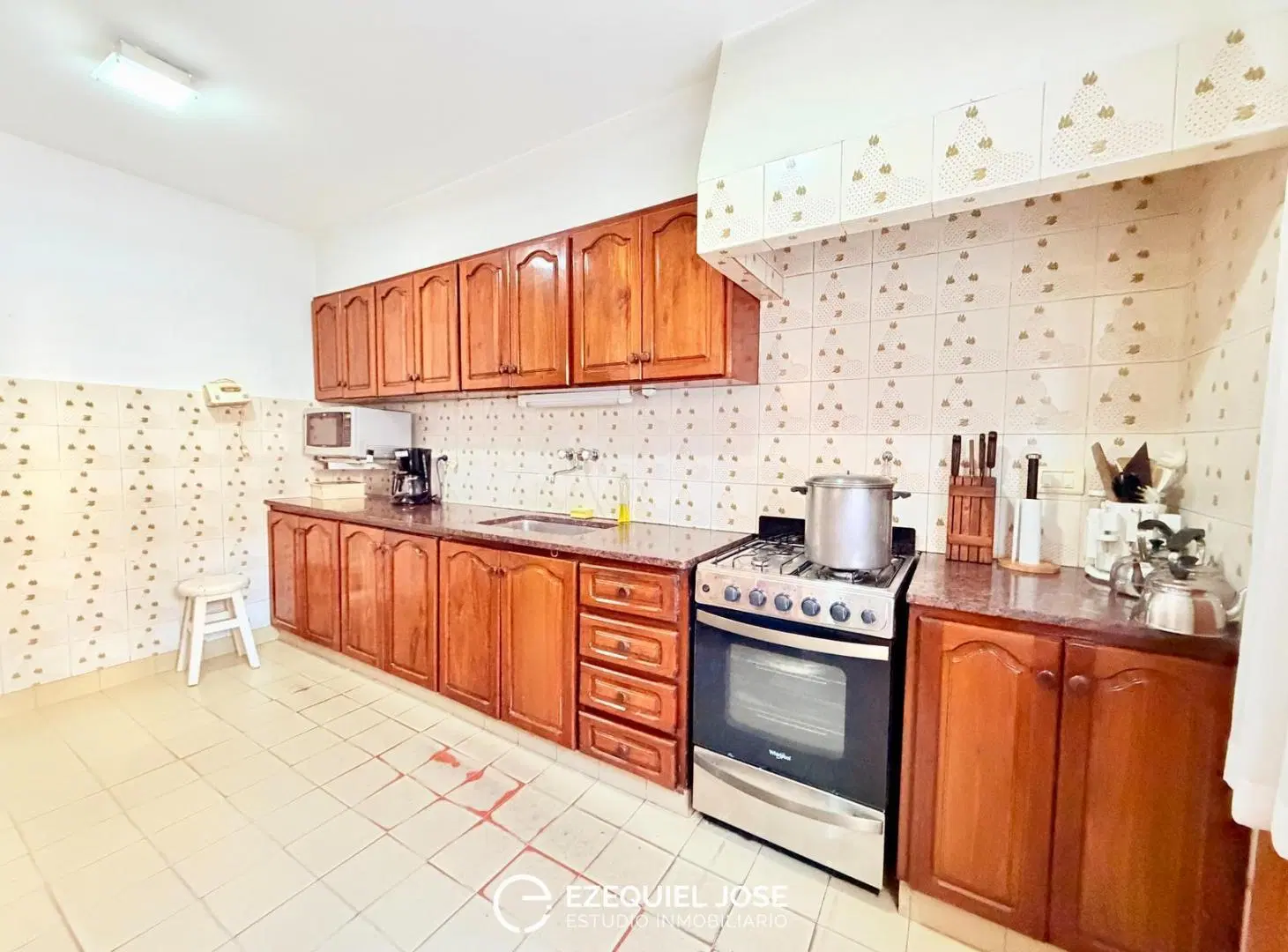 VENTA | Chalet de Categoría con Garage | Apto Profesional | La Perla 3
