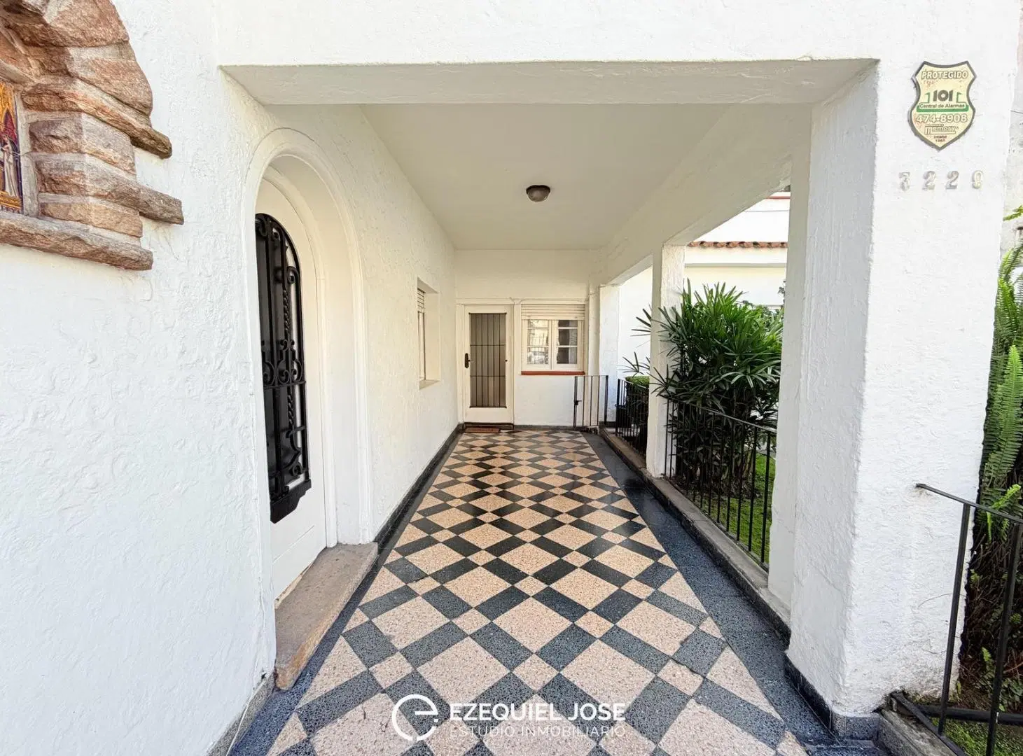 VENTA | Chalet de Categoría con Garage | Apto Profesional | La Perla 3