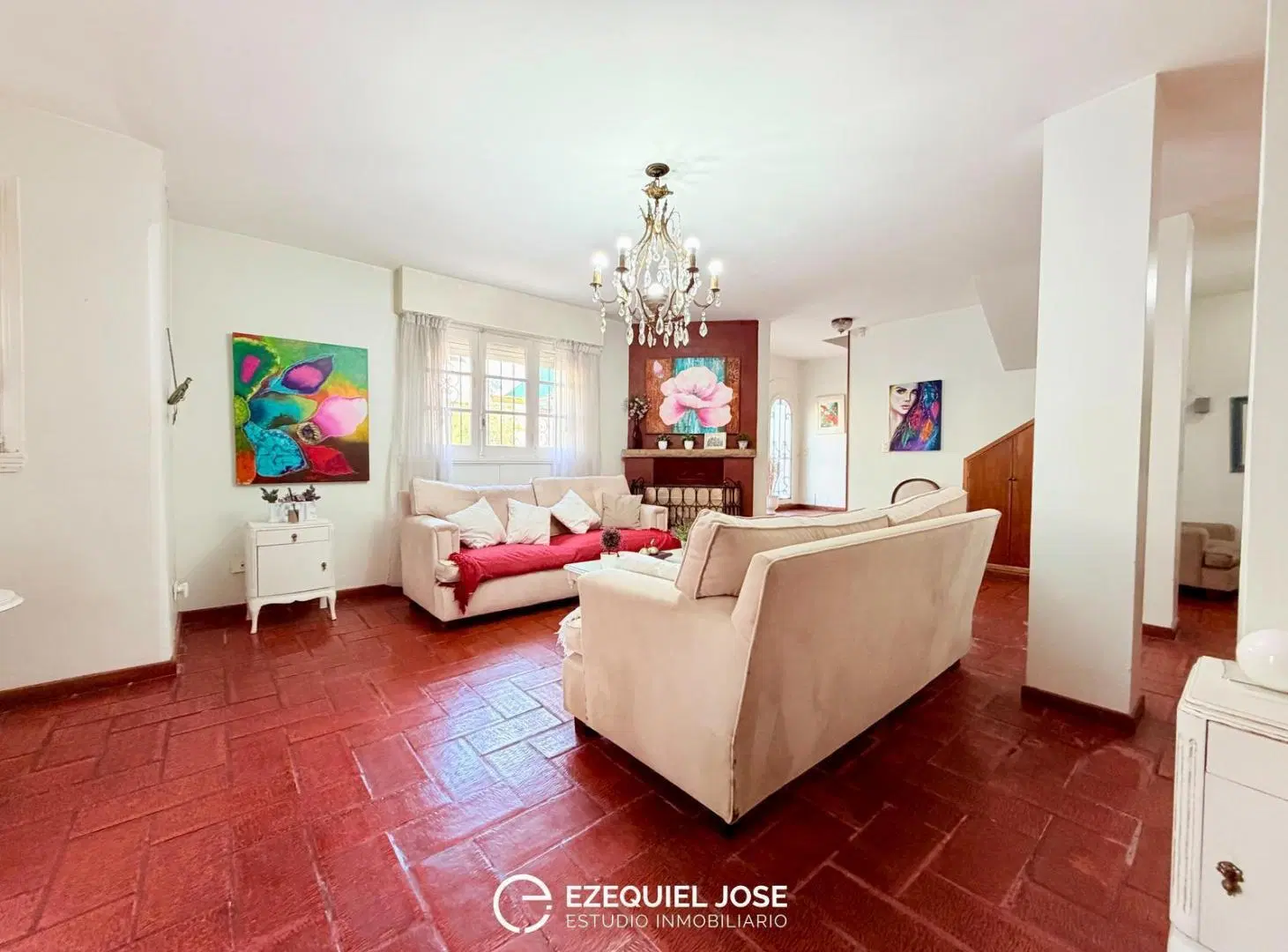 VENTA | Chalet de Categoría con Garage | Apto Profesional | La Perla 4