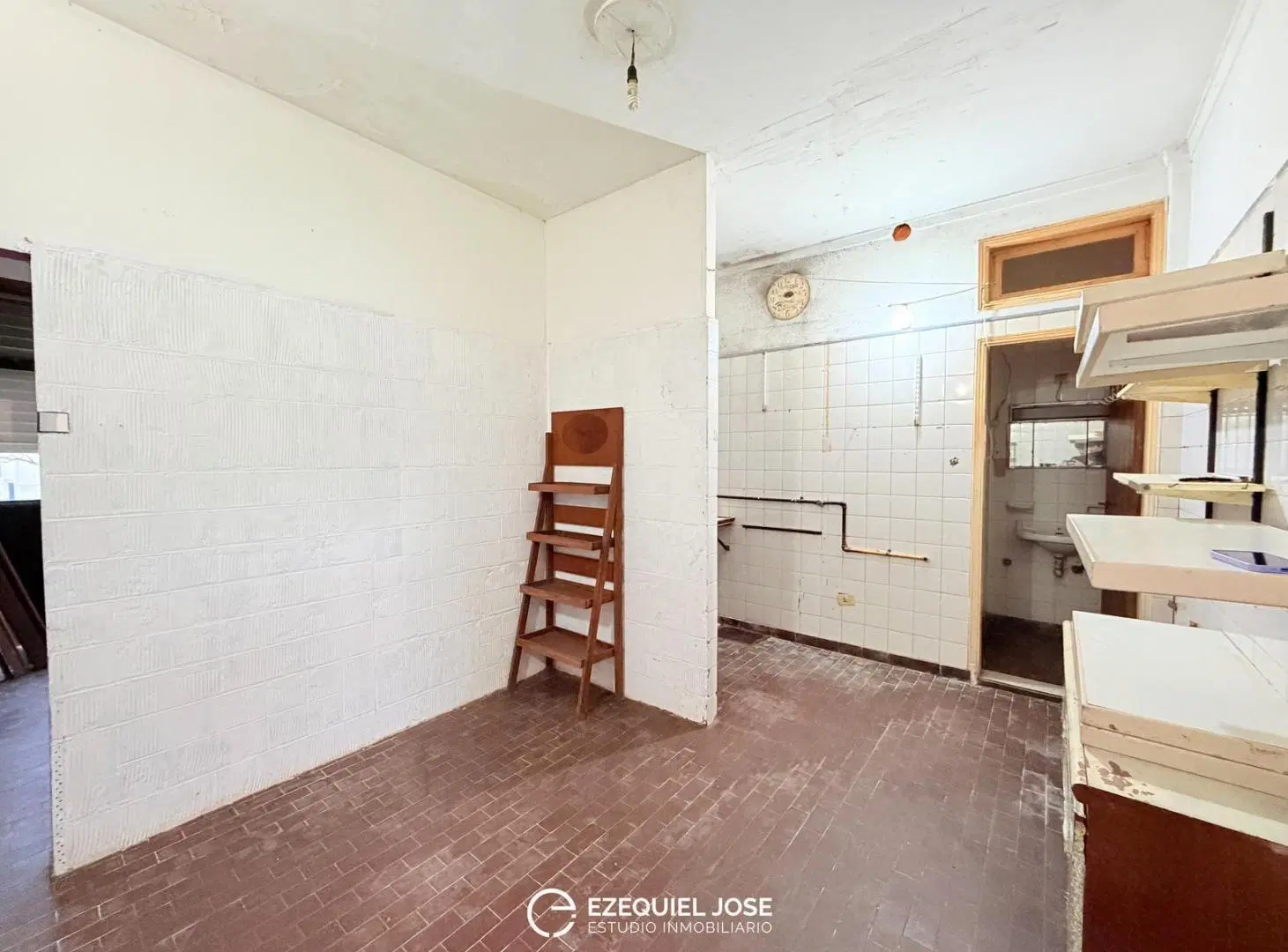 VENTA - Casa c/departamento y local - Oportunidad 5