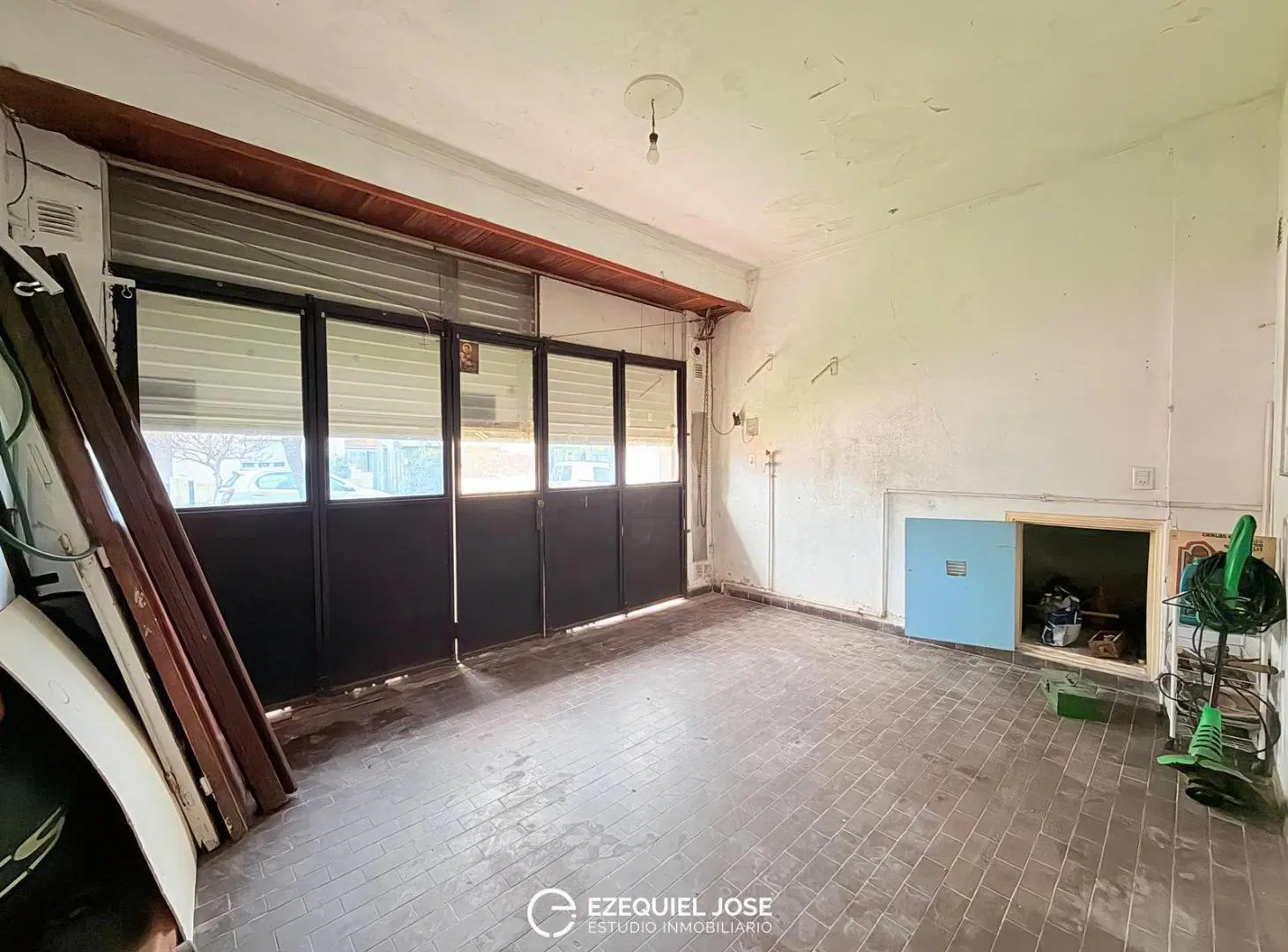 VENTA - Casa c/departamento y local - Oportunidad 4