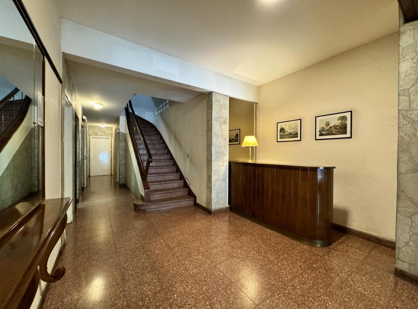 Foto de VENTA - Oportunidad Departamento 2 Ambientes - Plaza Colón, imagen 1