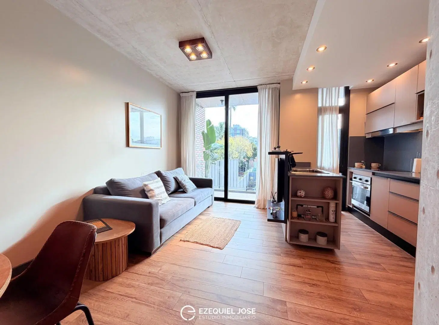 VENTA - OPORTUNIDAD en GUEMES Departamento 2 Ambientes c/ balcón y Baulera 3