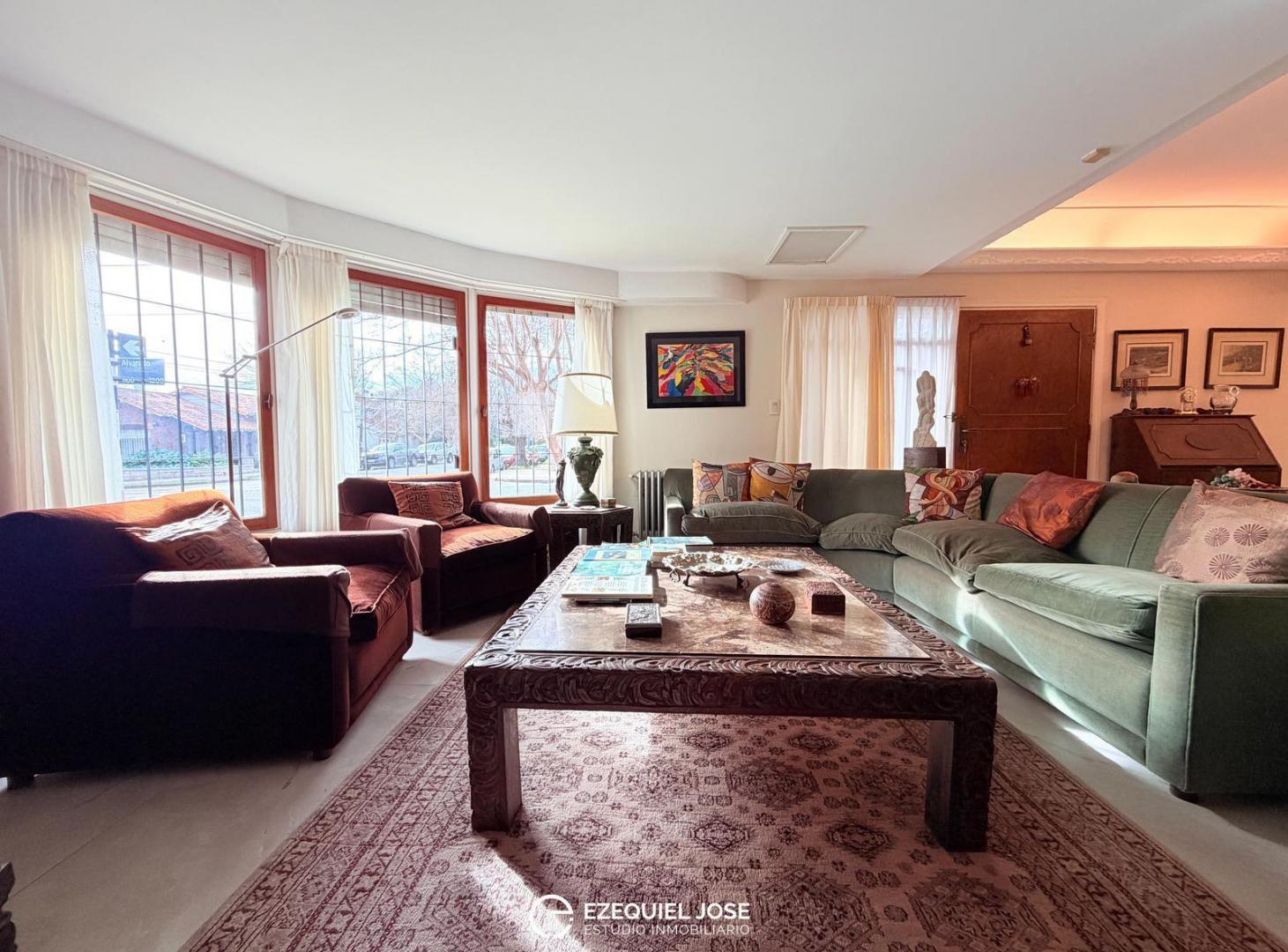 Foto de VENTA - Exclusivo Chalet en Los Troncos | 5 Dormitorios | Los Troncos, imagen 2