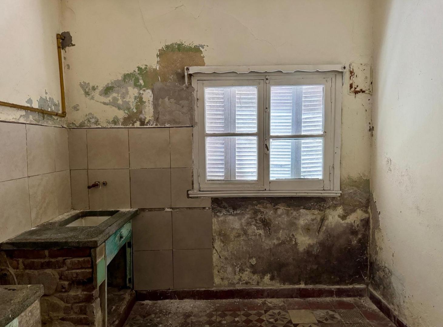 Foto de VENTA - Oportunidad de Inversión Casa 3 Ambientes a Reciclar - Barrio San José, imagen 5