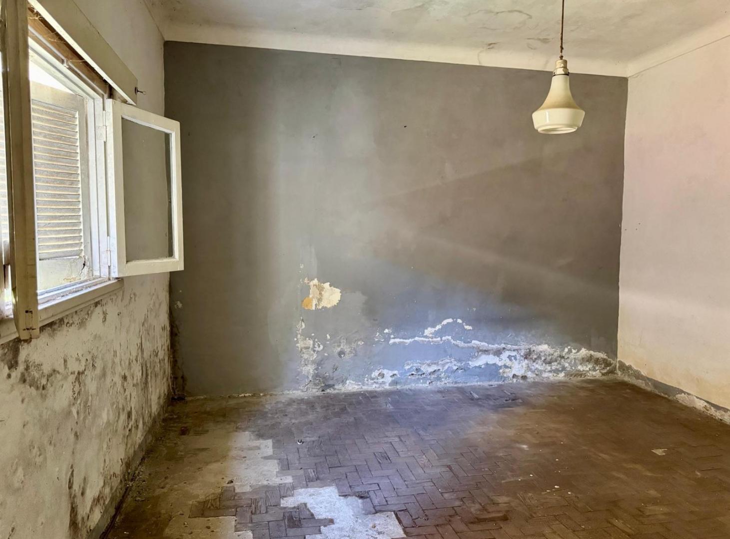 Foto de VENTA - Oportunidad de Inversión Casa 3 Ambientes a Reciclar - Barrio San José, imagen 3