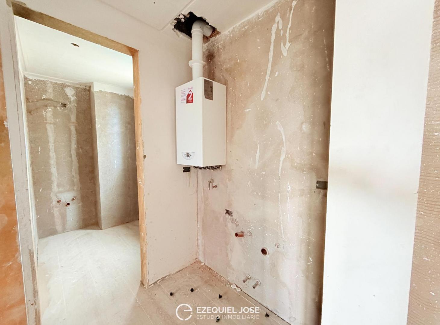 Foto de VENTA - 2 Amb. a Estrenar | Güemes | Balcón | Cochera y Baulera, imagen 2