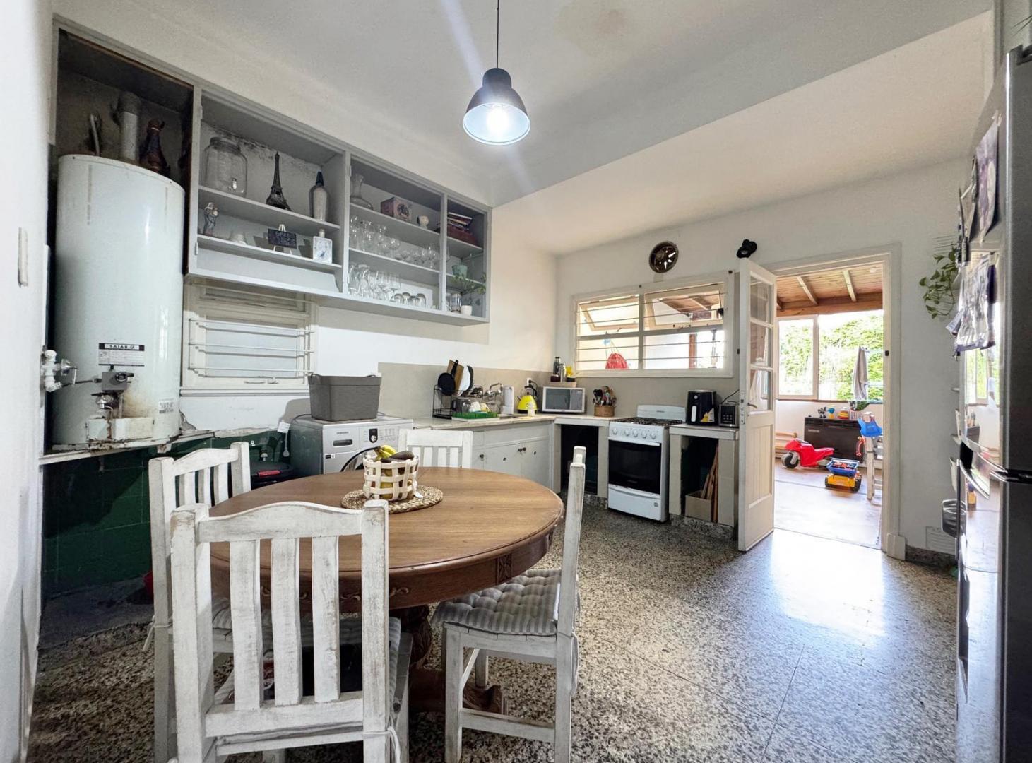 Foto de VENTA - Oportunidad Chalet 5 Ambientes con Patio - Chauvin, imagen 4