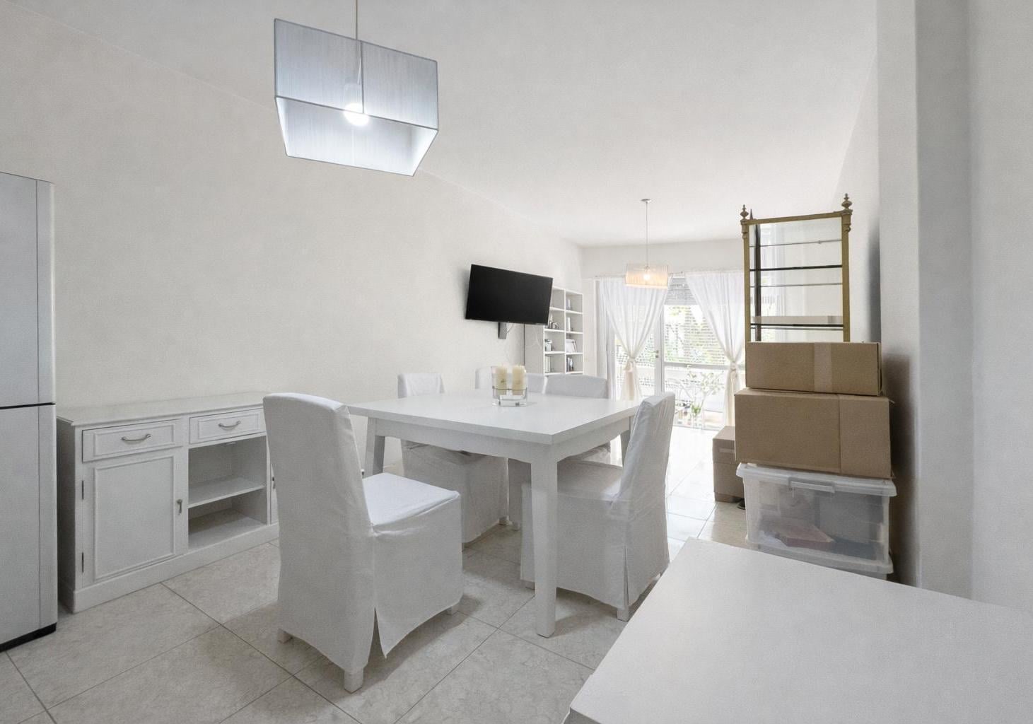 Foto de VENTA | 2 Ambientes al Frente con Cochera | Apto Crédito | Plaza Colón, imagen 4