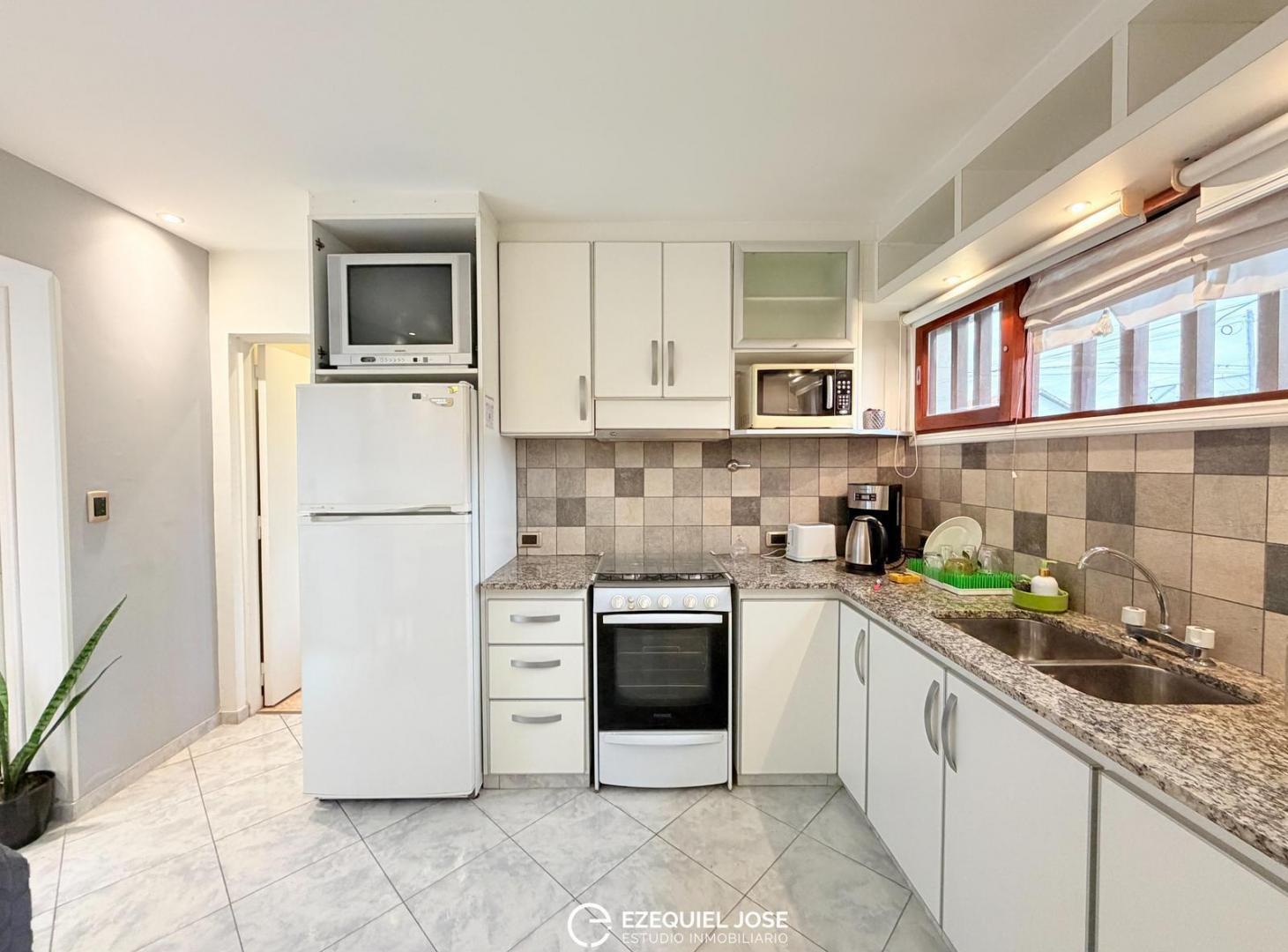 Foto de VENTA - PH 3 Ambientes c/Cochera y Patio - San Cayetano, imagen 2