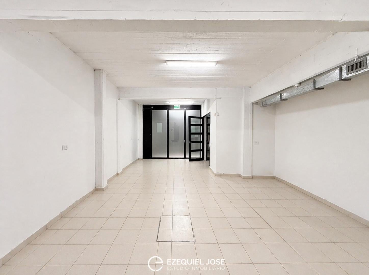 Foto de VENTA - Oficinas comerciales c/Jardin y Cochera | Chauvin, imagen 2