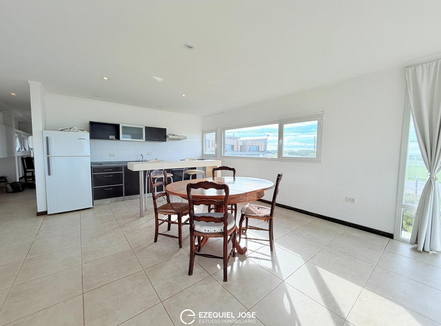 Foto de VENTA - Casa 3 Ambientes Frente al Mar en Acantilados - Apta Crédito, imagen 2