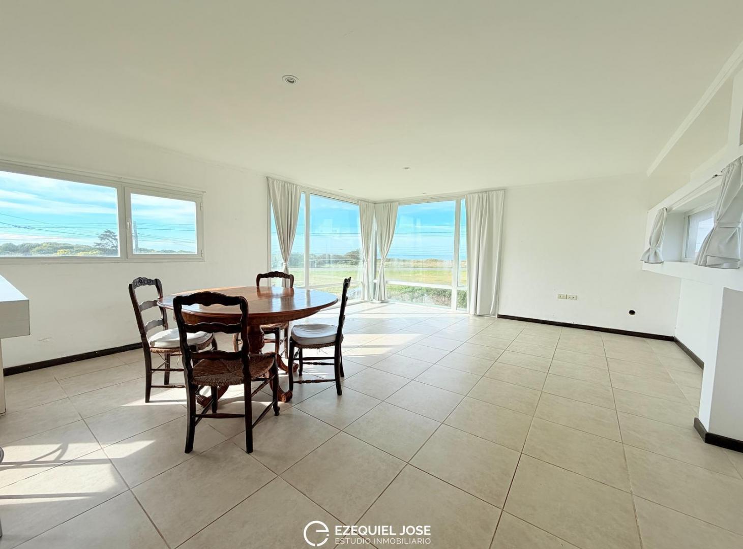 Foto de VENTA - Casa 3 Ambientes Frente al Mar en Acantilados - Apta Crédito, imagen 1