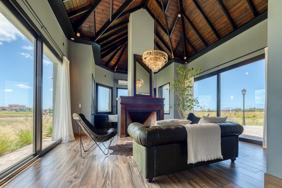 Foto de VENTA - Lote n 821m2 - Casonas del Haras, imagen 1