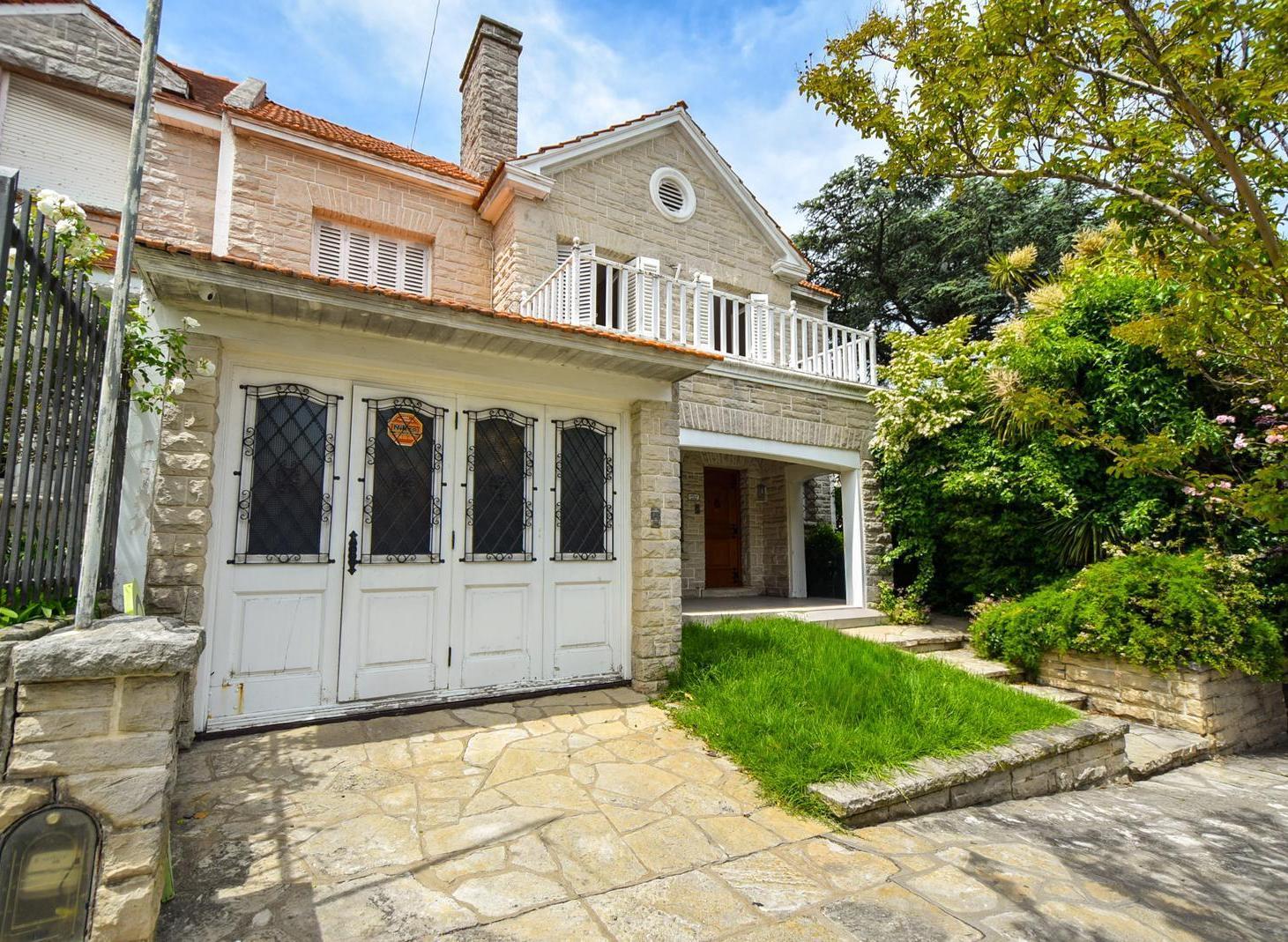 Chalet de Categoría en Stella Maris | 4 Dormitorios   Parque   Garage Doble | Lote Lindero Opcional