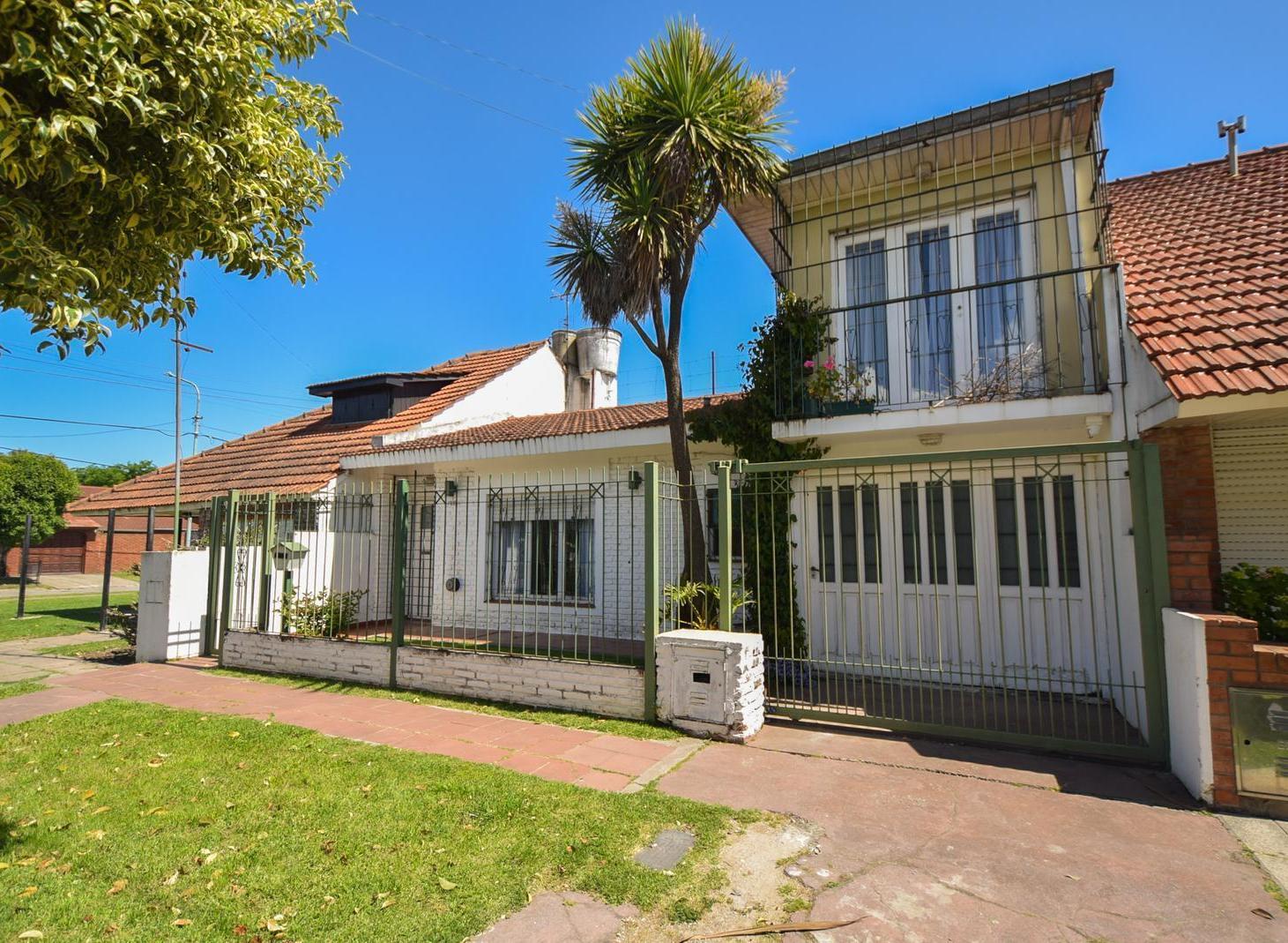 Foto de Casa 3 Ambientes Apta Crédito | Parque Quincho con Parrilla Garage, imagen 2