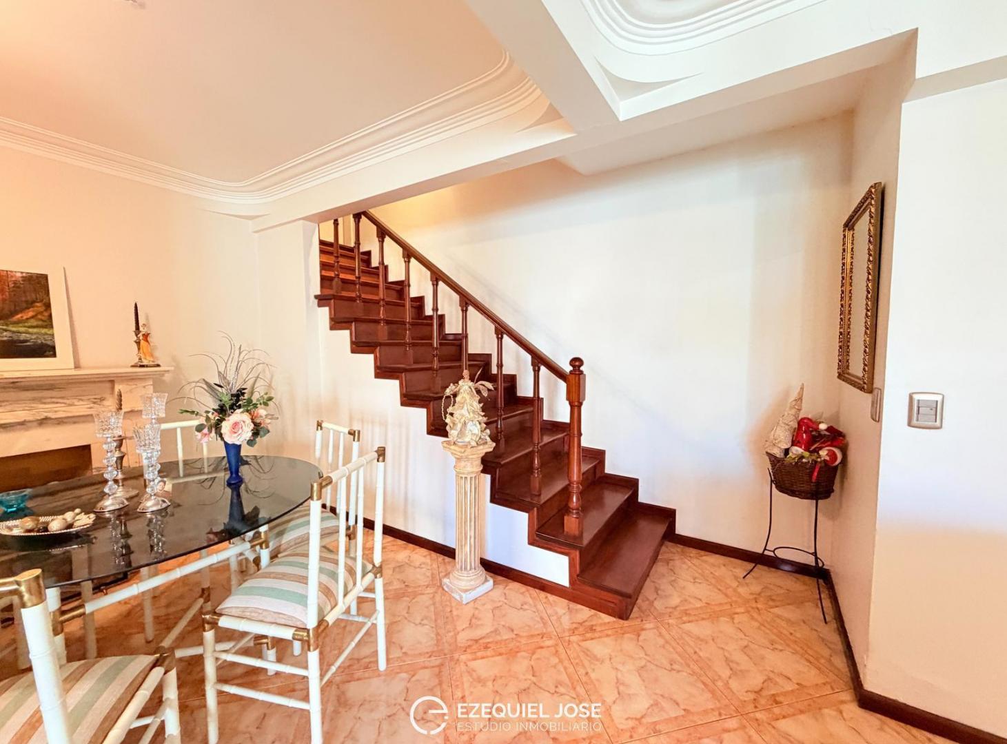 Foto de Chalet en Venta en Punta Mogotes | 342 m² de Lote Jardín Garage | A, imagen 5
