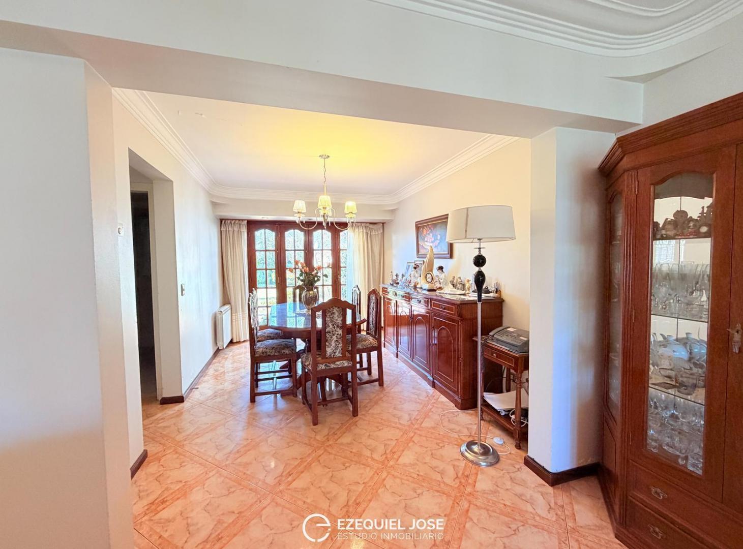 Foto de Chalet en Venta en Punta Mogotes | 342 m² de Lote Jardín Garage | A, imagen 4