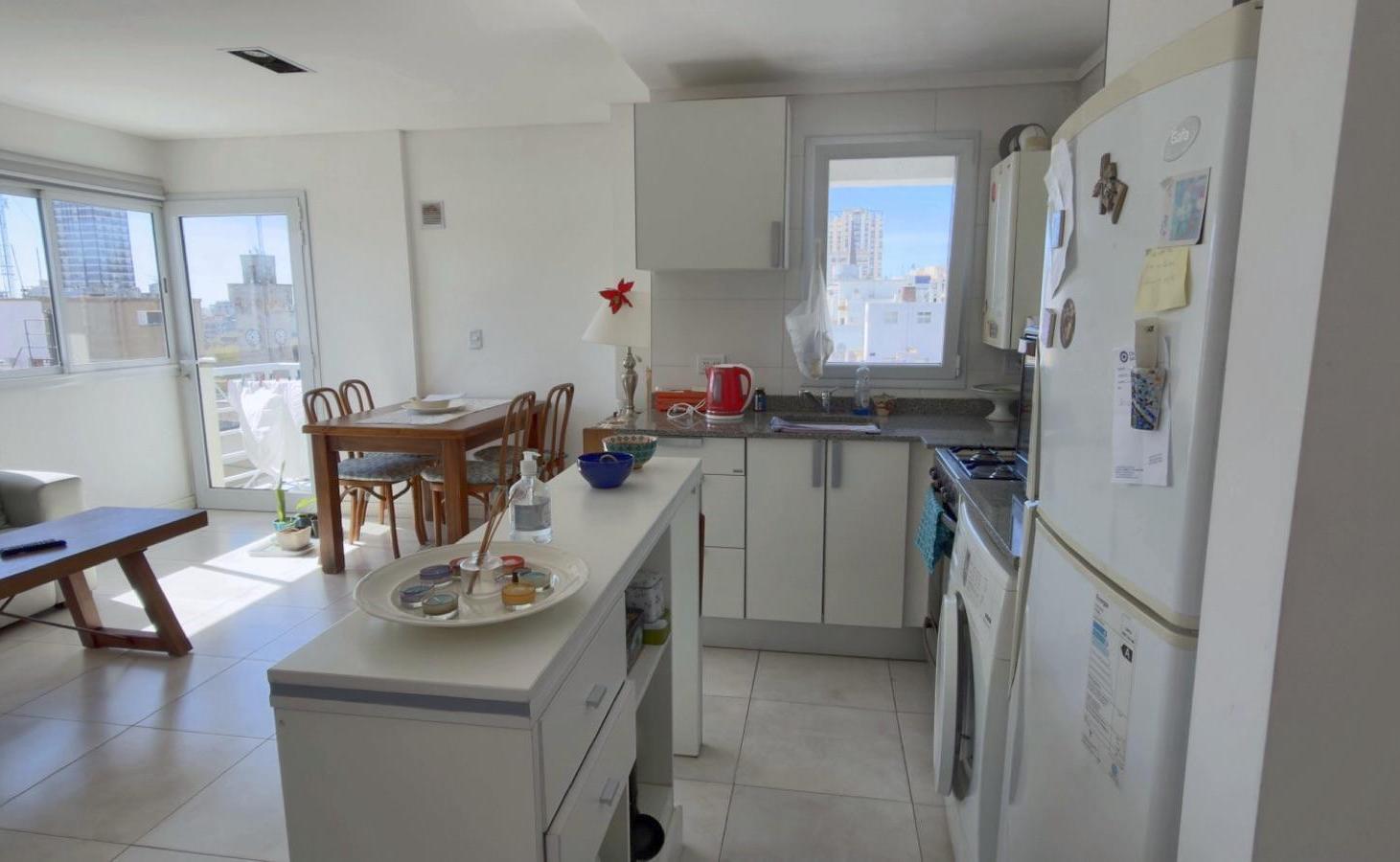 Foto de Departamento 2 Ambientes en Venta | 9° Piso al Frente Balcón Cochera, imagen 3