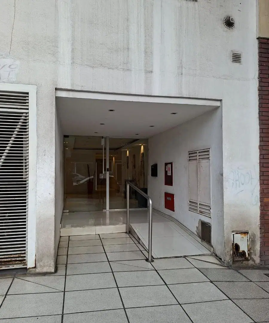 ALQUILER LUMINOSO DOS AMBIENTES SOBRE AVENIDA DIRECTORIO 1