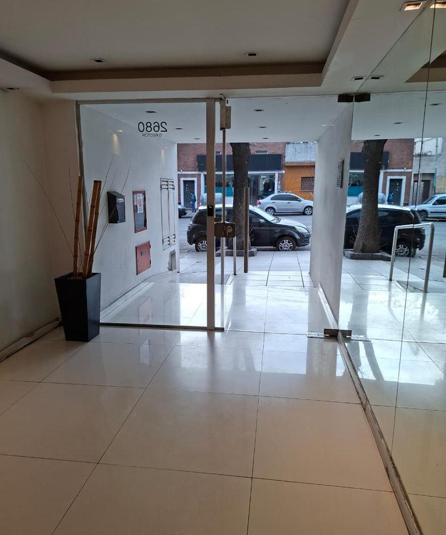 Foto de ALQUILER LUMINOSO DOS AMBIENTES SOBRE AVENIDA DIRECTORIO, imagen 4