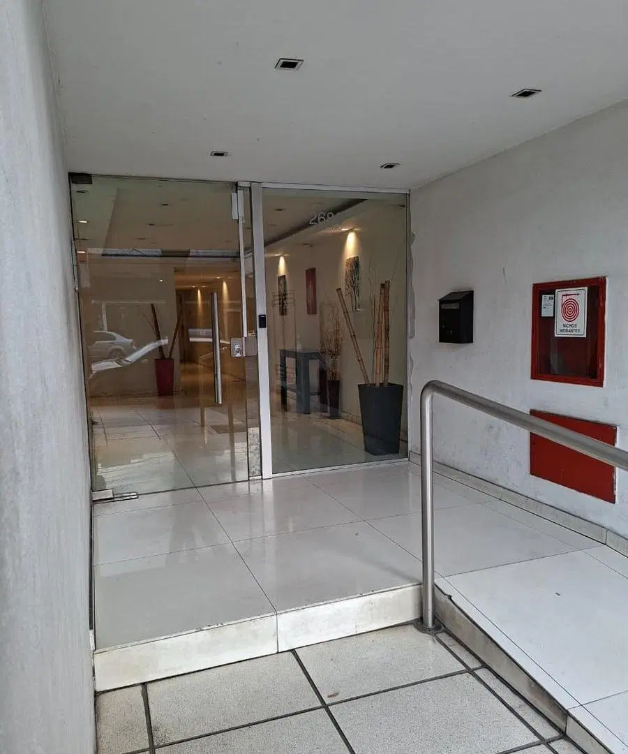 ALQUILER LUMINOSO DOS AMBIENTES SOBRE AVENIDA DIRECTORIO 4