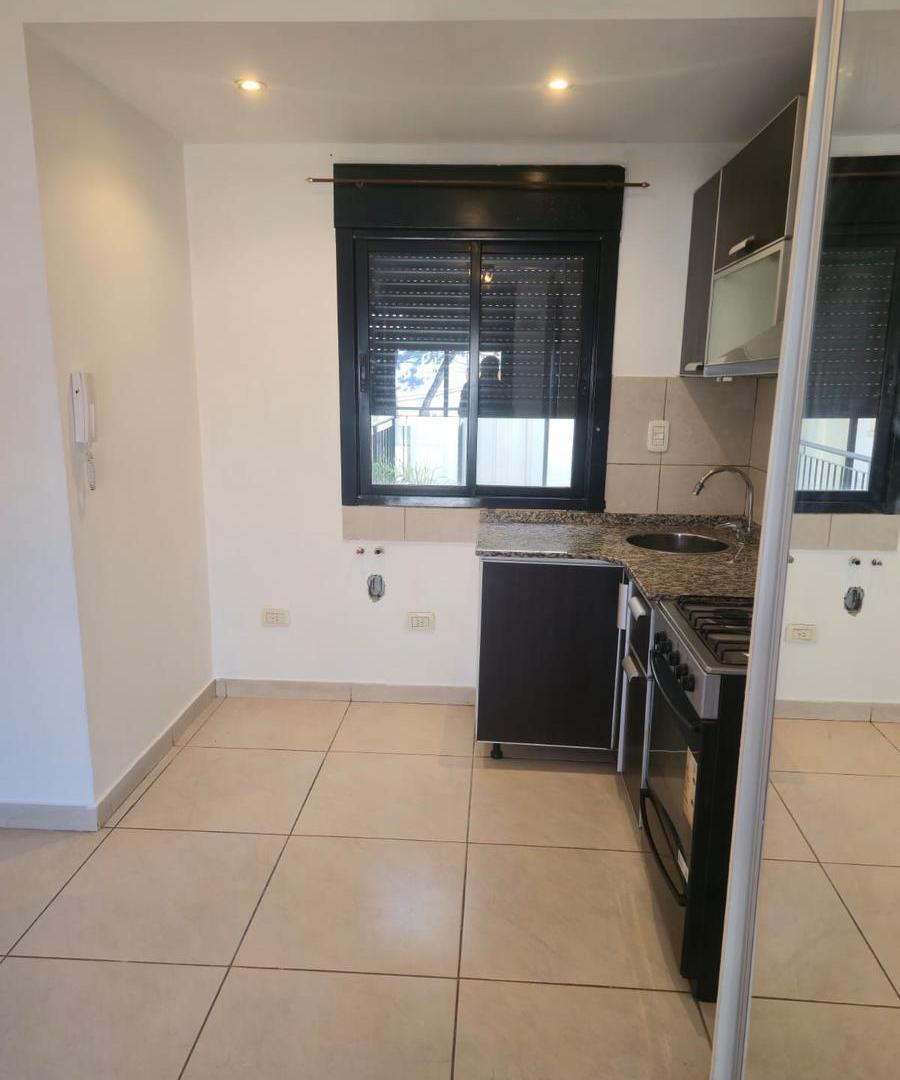 Foto de Departamento al frente con balcón, imagen 4