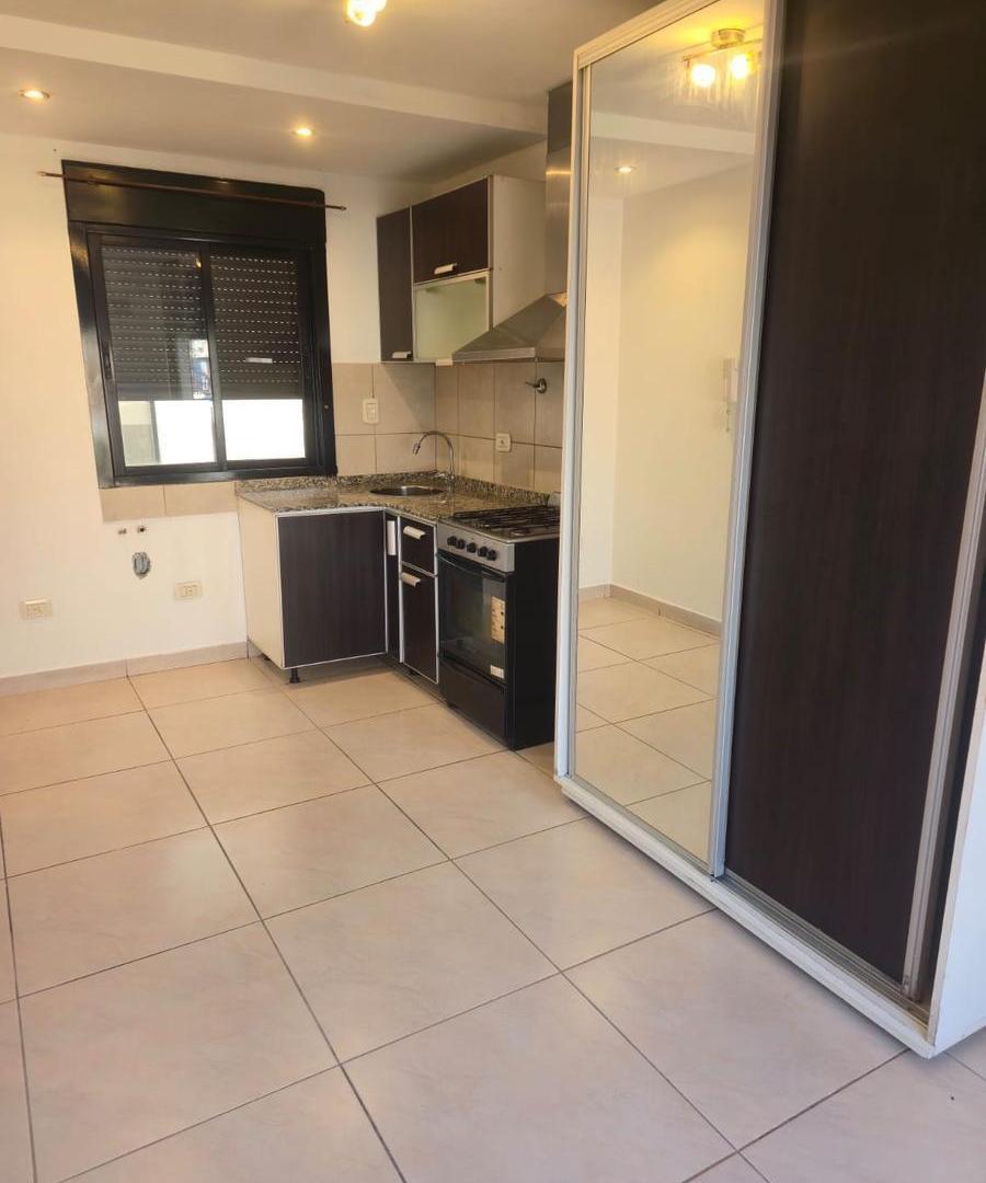 Foto de ALQUILER DEPARTAMENTO AL FRENTE CON BALCON, imagen 3
