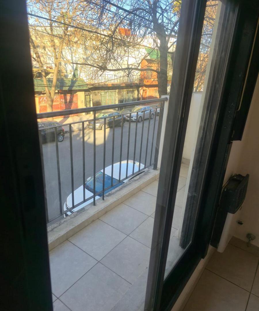 Foto de ALQUILER DEPARTAMENTO AL FRENTE CON BALCON, imagen 2