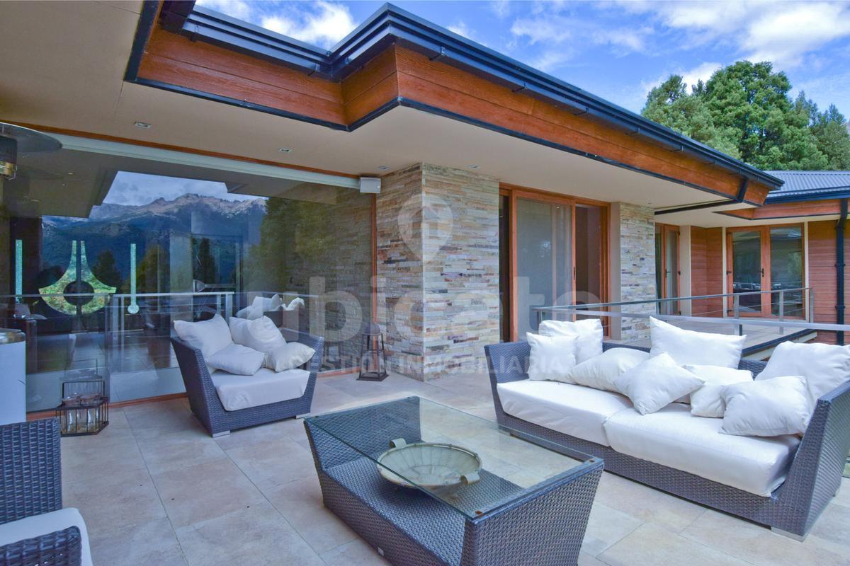 Hermosa Casa en Venta en Arelauquen 3