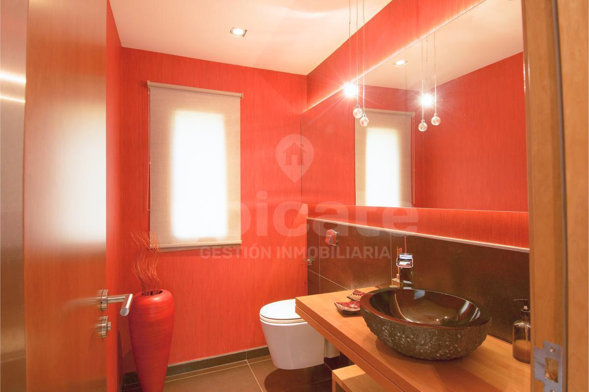 Hermosa Casa en Venta en Arelauquen 3