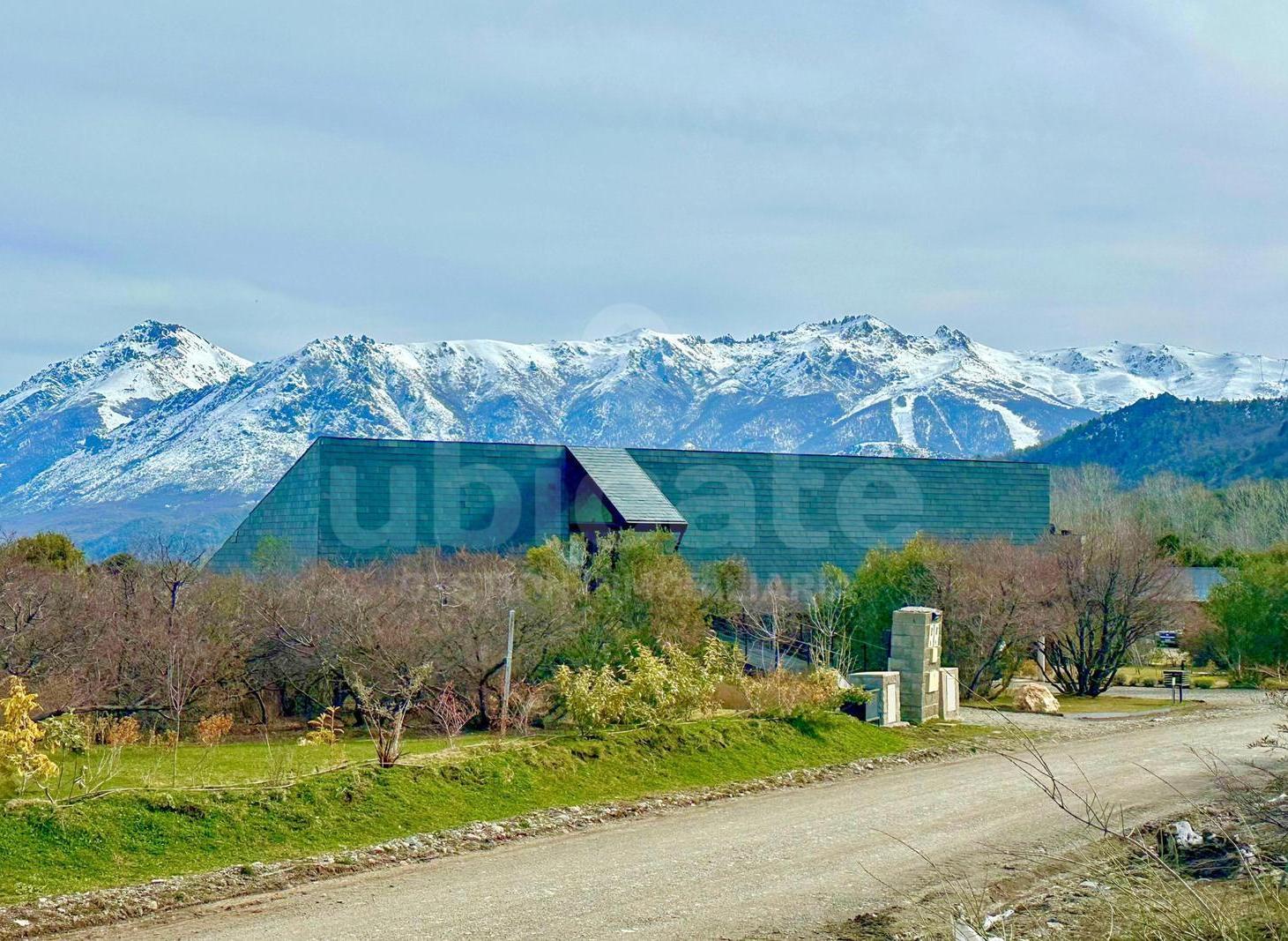 Terreno con vistas con proyecto aprobado en Arelauquen Bariloche