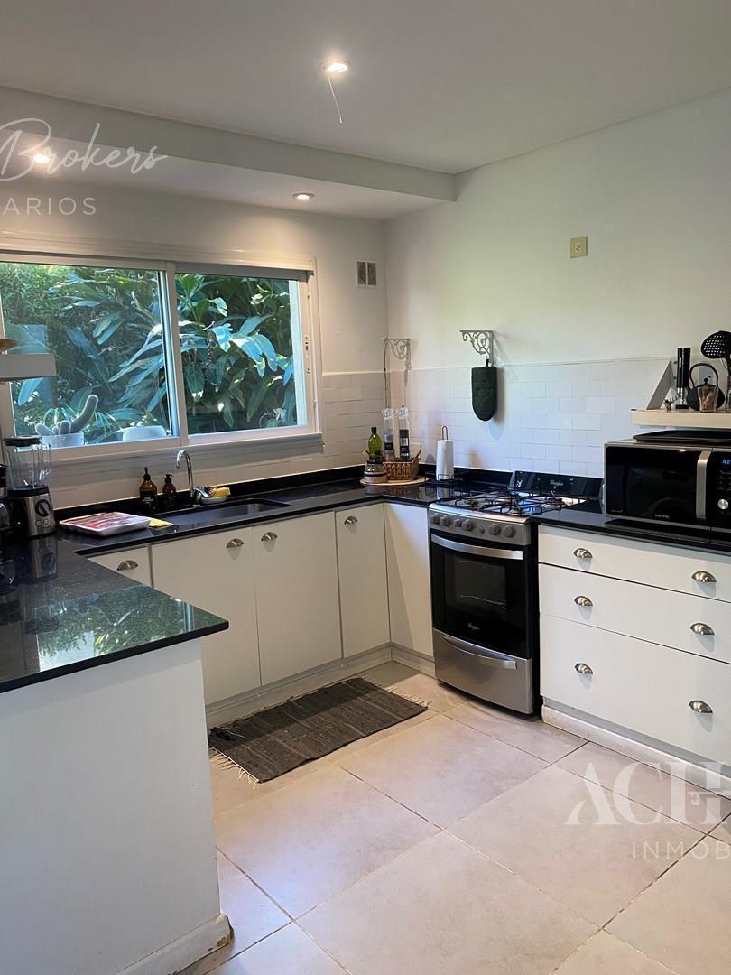 Foto de Casa Chalet en Alquiler en Barrancas de Santa Maria, General Pacheco, imagen 2