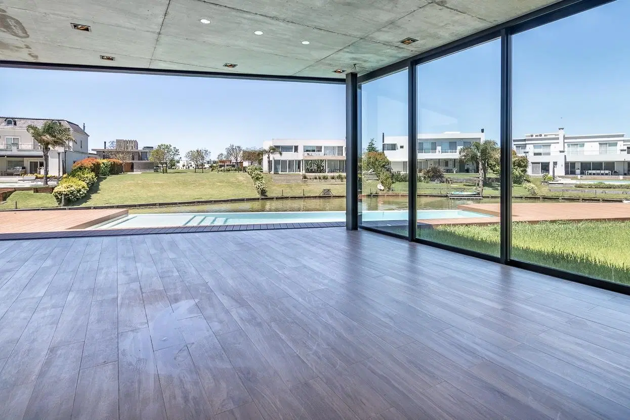 Imponente Casa racionalista al lago en Lagos del Golf 3