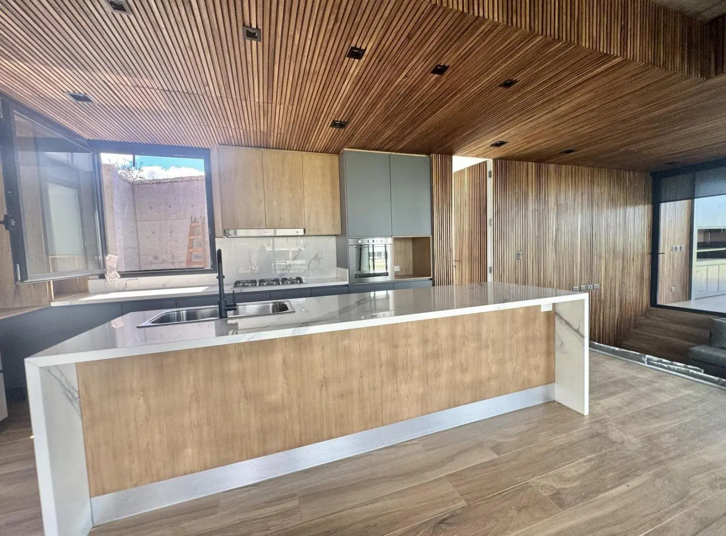 Imponente Casa racionalista al lago en Lagos del Golf 4