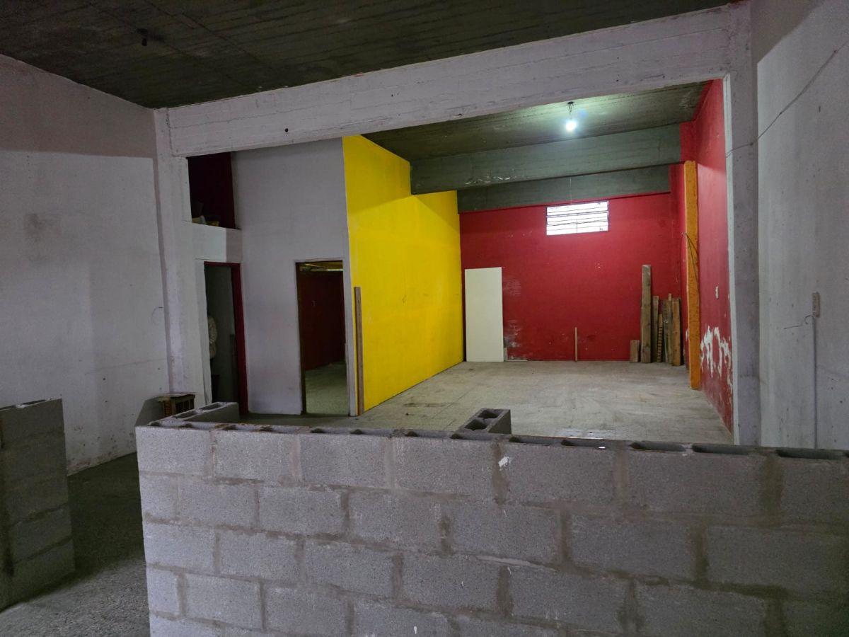 Foto de Se alquila local en Villa Luzuriaga., imagen 5