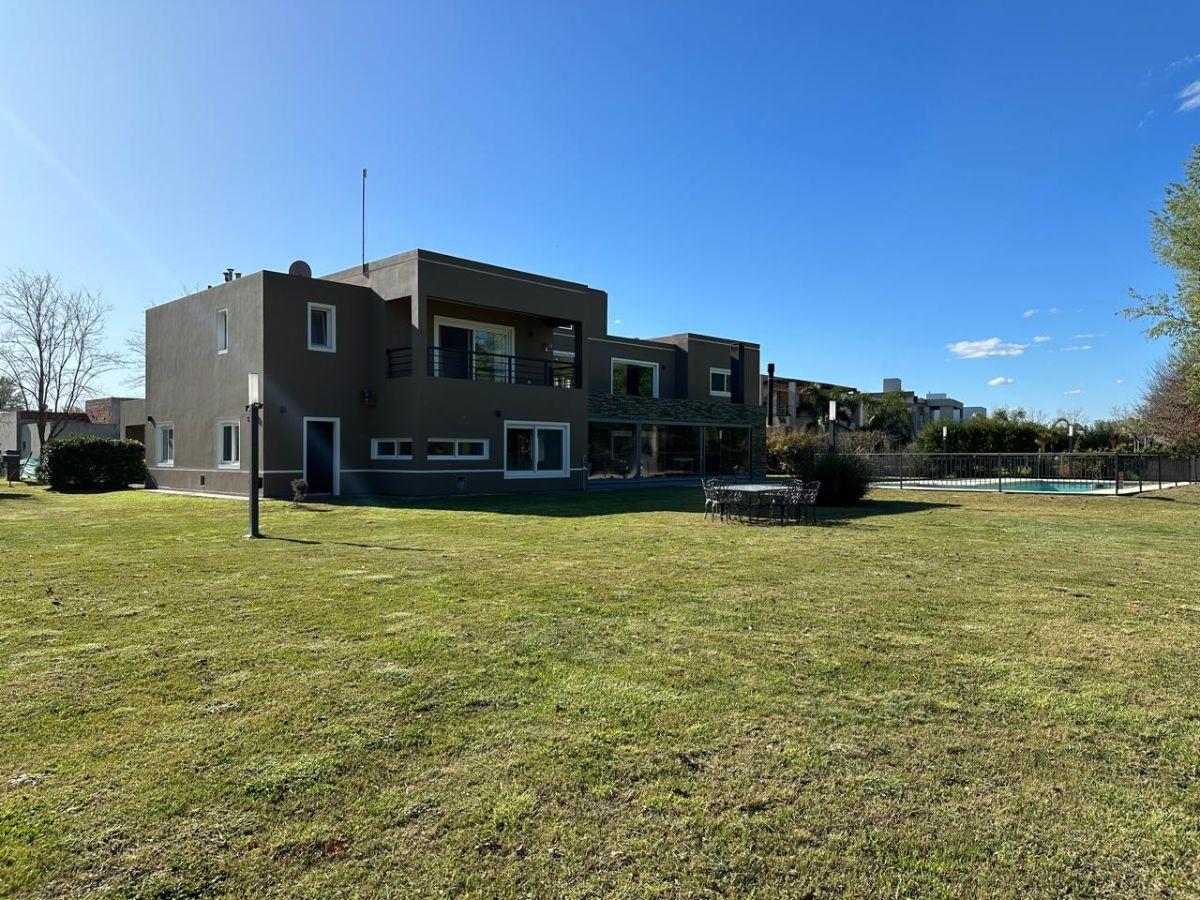 Casa en venta en club de campo las Cañuelas