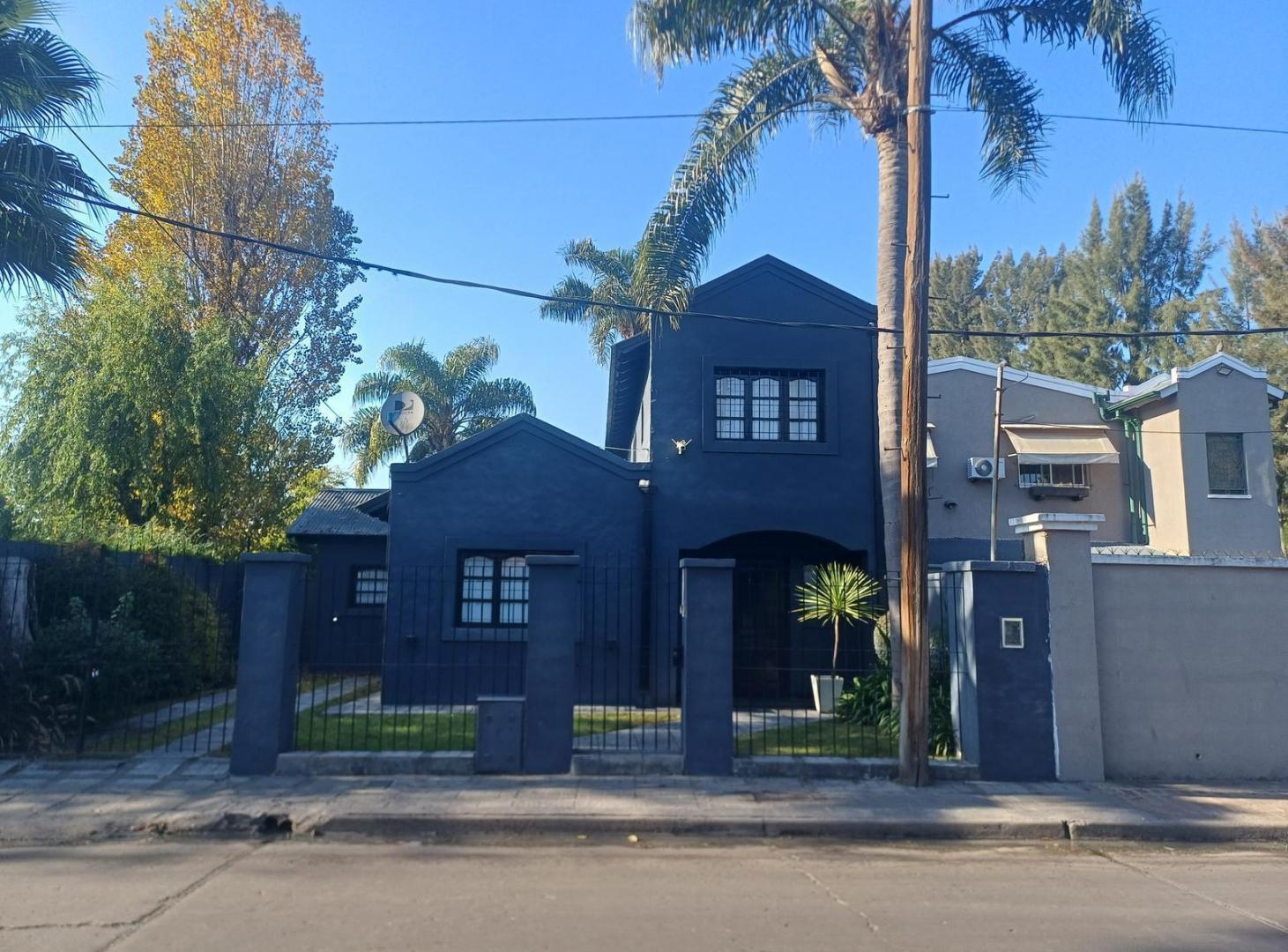 Casa 4 Ambientes en Don Torcuato | Jardín, Terraza, Parrilla y Cochera para 2 Autos