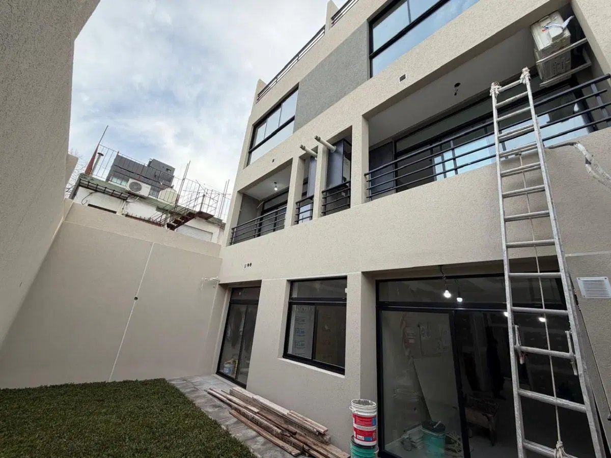 PH a estrenar 4 amb. en PB con PATIO/JARDÍN y COCHERA cubierta propia, 2 baños, SIN EXPENSAS 4
