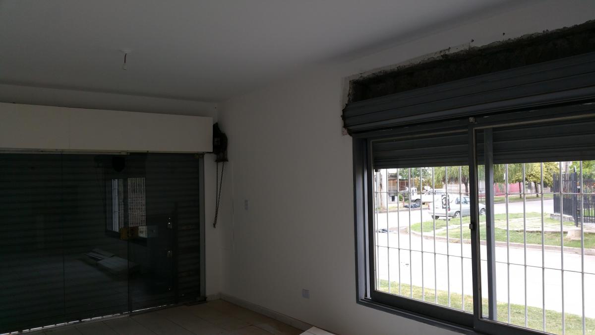Dos Locales + Terreno en Venta! Cercano a Universidad Católica! 5