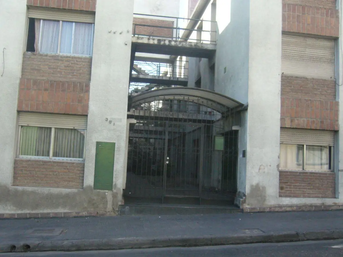 ALBERDI. HERMOSO DEPTO DE 1D CON PATIO CERCANO A PATIO OLMOS! 4
