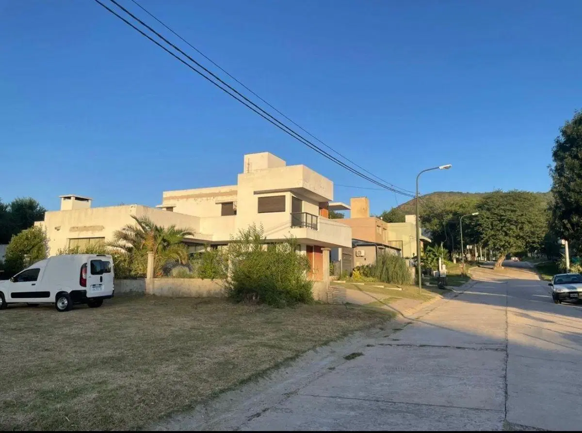 PRECIOSO LOTE EN UN BARRIO PRIVADO DE SAN ANTONIO. OPORTUNIDAD ÚNICA! 3