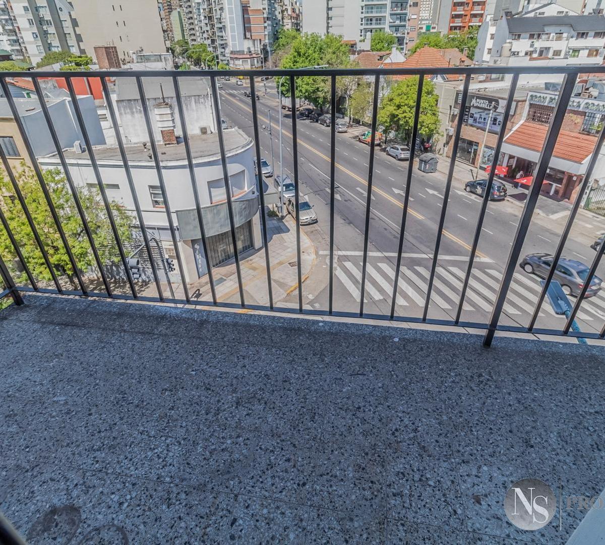 Amplio Dos Ambientes con Vista Abierta 5